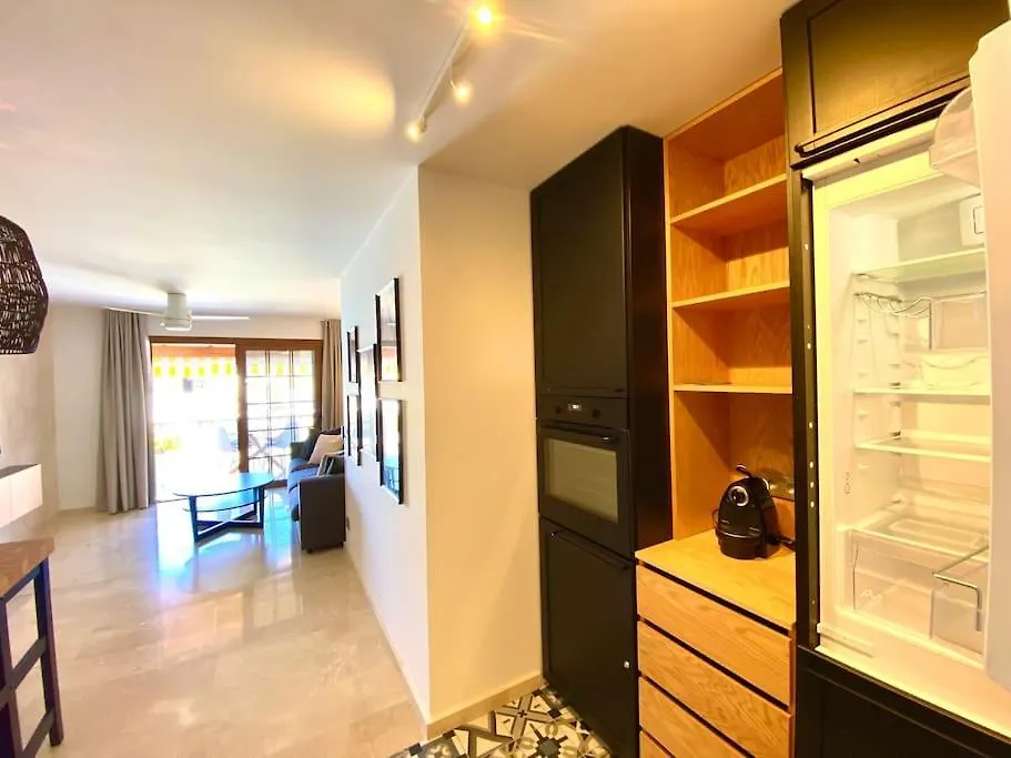 Stylish & Modern 1 Bedroom Suite On Frontline Of Playa Del Duque 阿德耶 公寓