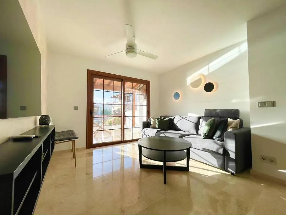 Stylish & Modern 1 Bedroom Suite On Frontline Of Playa Del Duque 阿德耶 0*,  西班牙